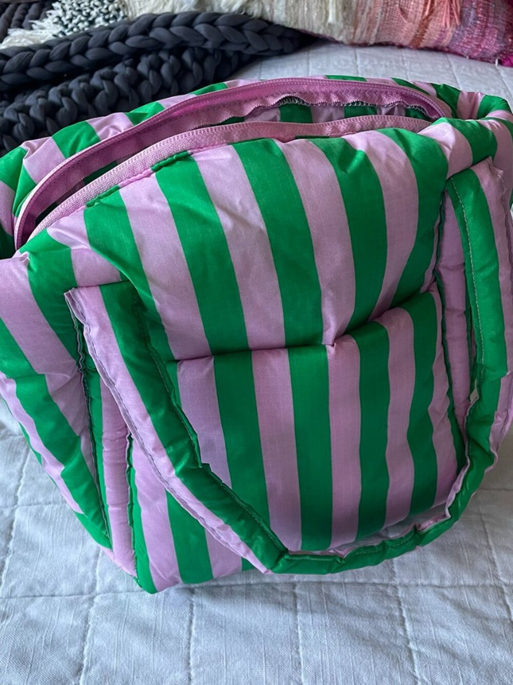 Rare Baggu Cloud/Puffer Mini Tote Pink & Green Striped - Picture 3 of 8